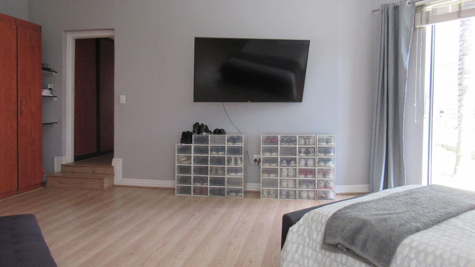 Bed Room 1 - 36 square meters of property in Fourways