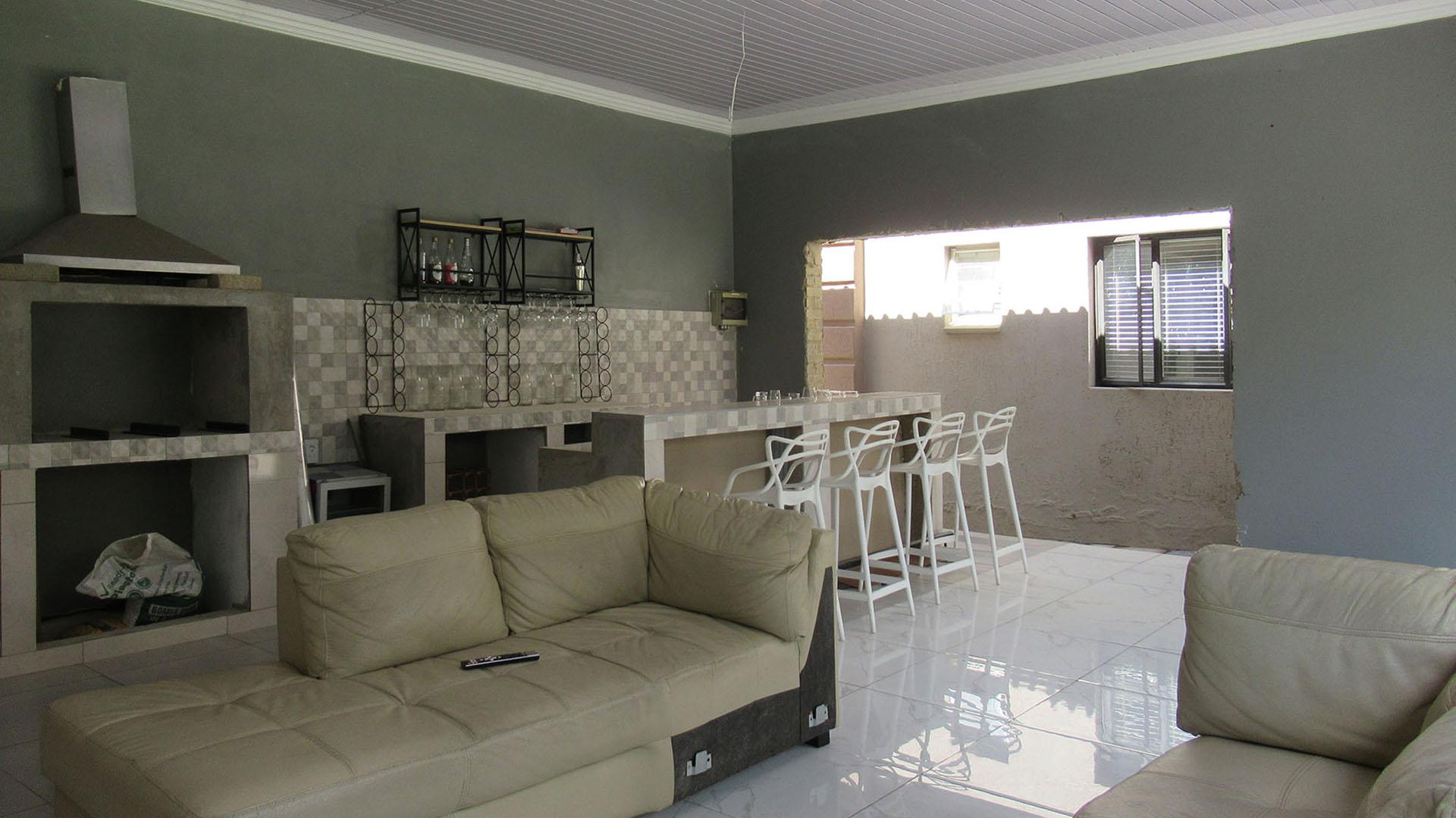 Entertainment - 63 square meters of property in Fourways