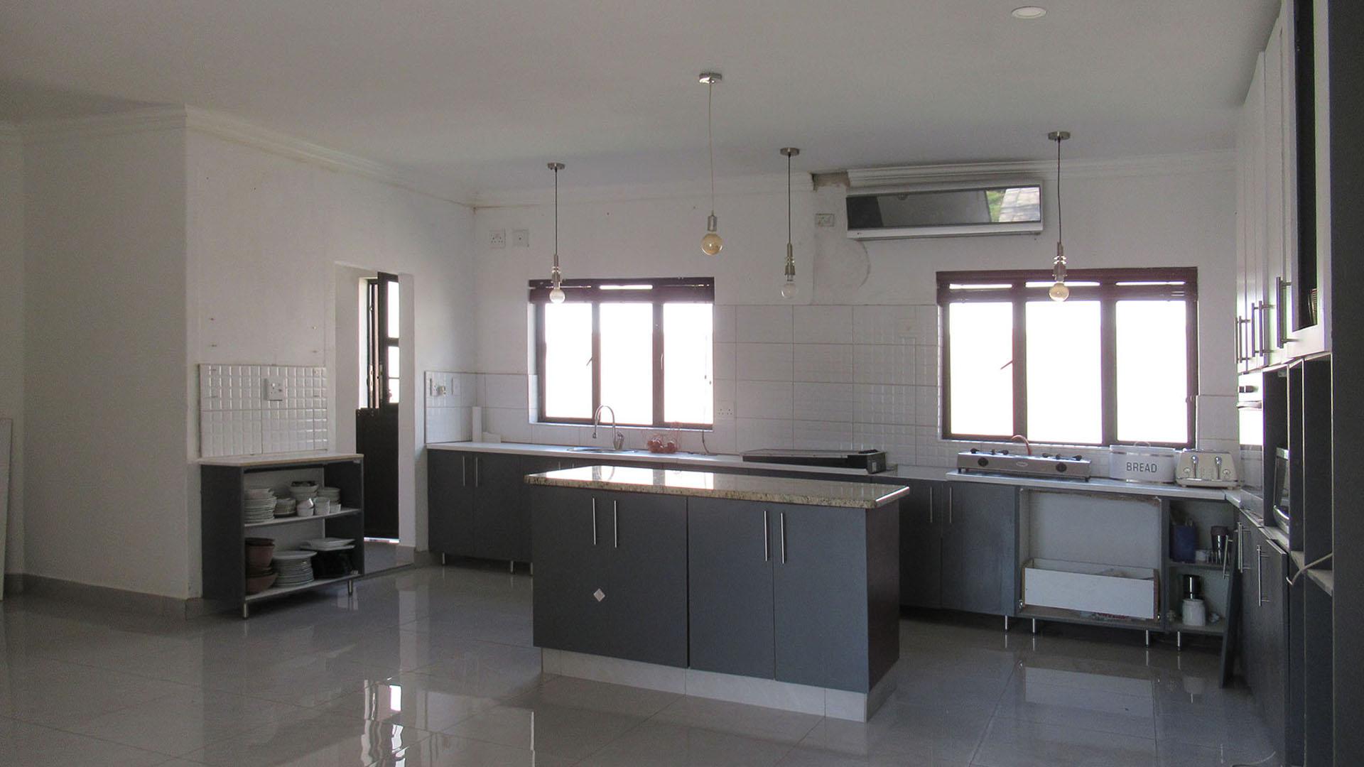 Kitchen - 53 square meters of property in Fourways