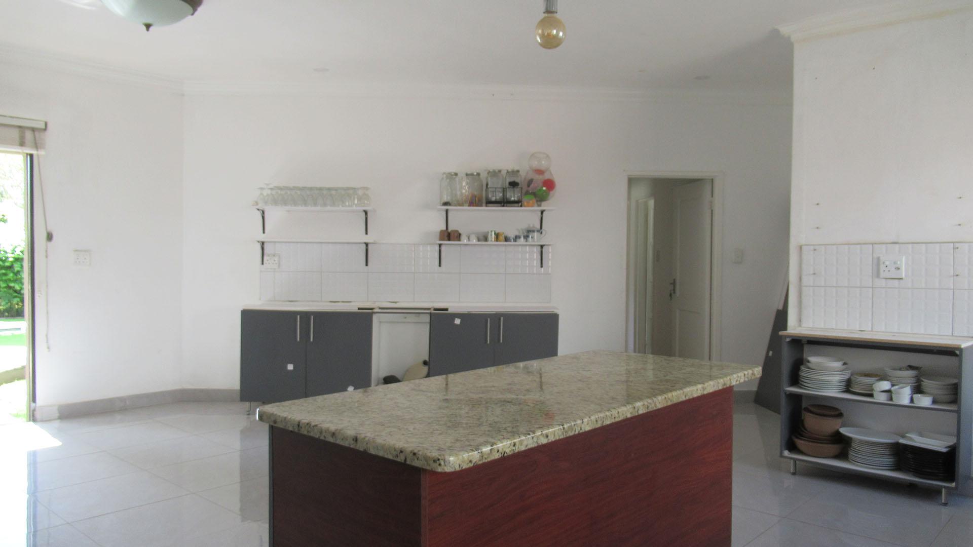 Kitchen - 53 square meters of property in Fourways