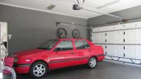 Garage - 103 square meters of property in Fourways