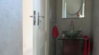 Guest Toilet - 4 square meters of property in Fourways