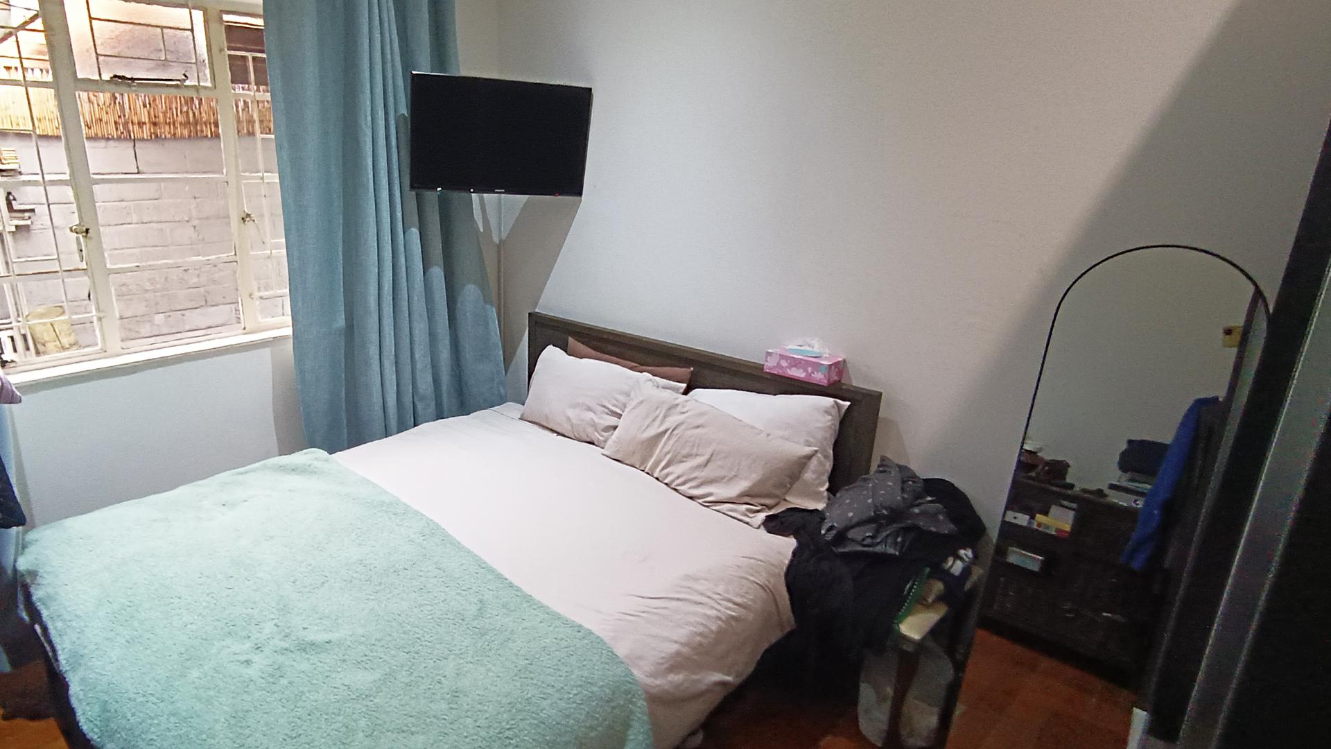 Bed Room 3 - 14 square meters of property in Parow East