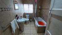 Bathroom 1 - 7 square meters of property in Parow East