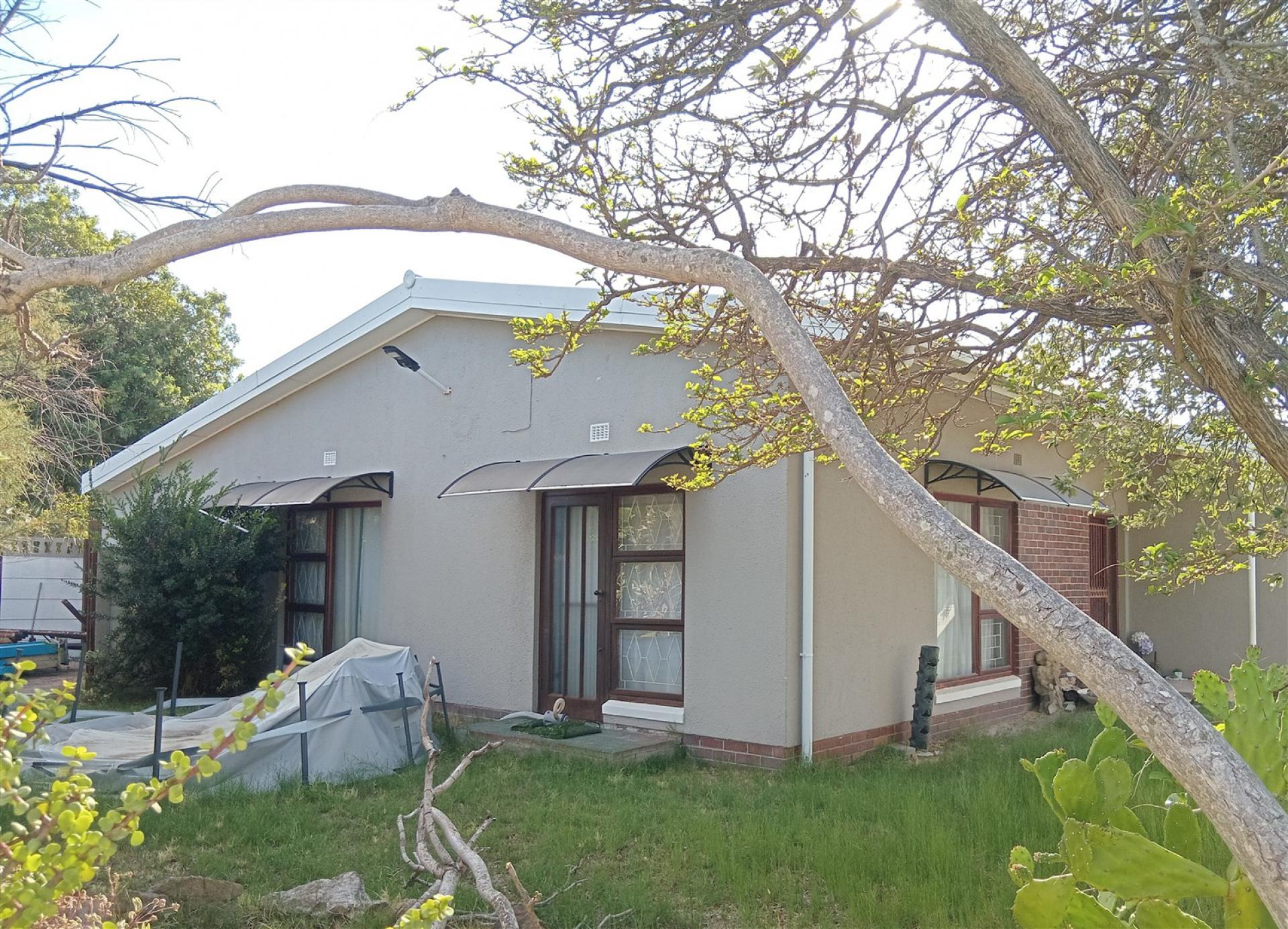 Front View of property in Chrismar