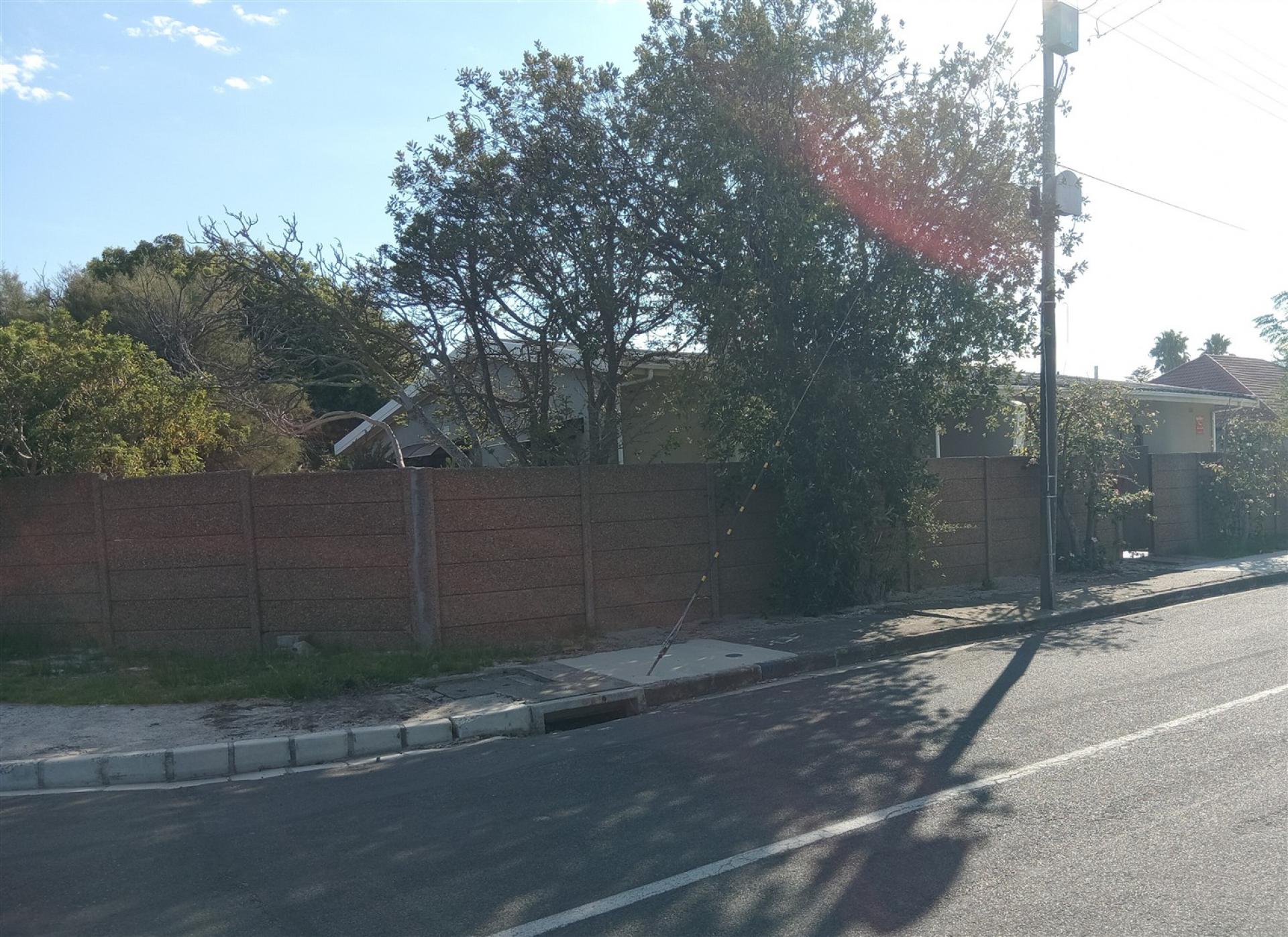 Front View of property in Chrismar
