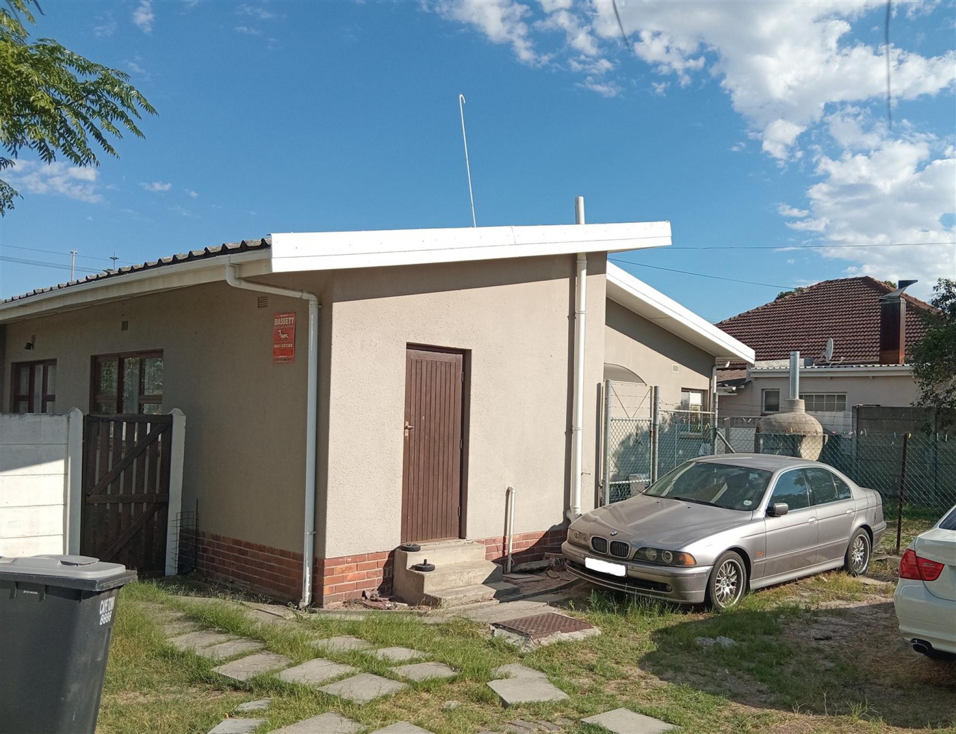Front View of property in Chrismar