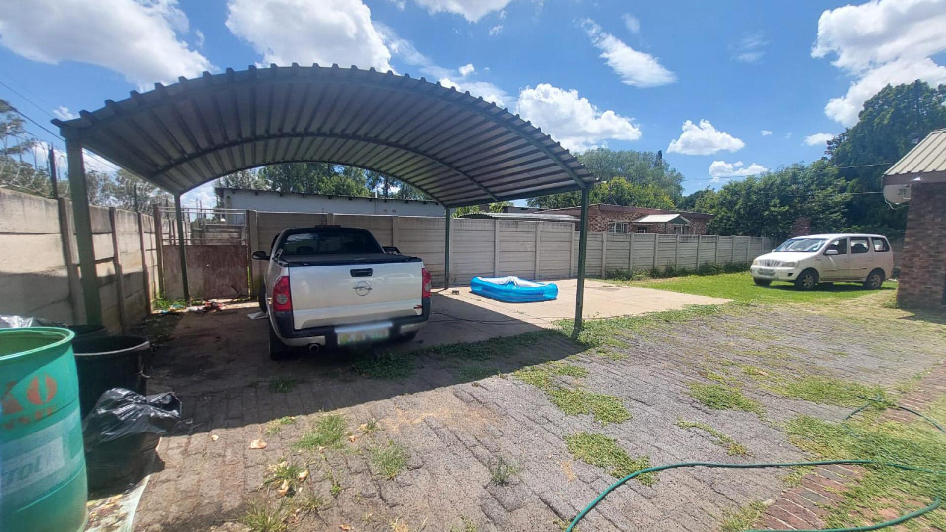 Carport  of property in Potchefstroom