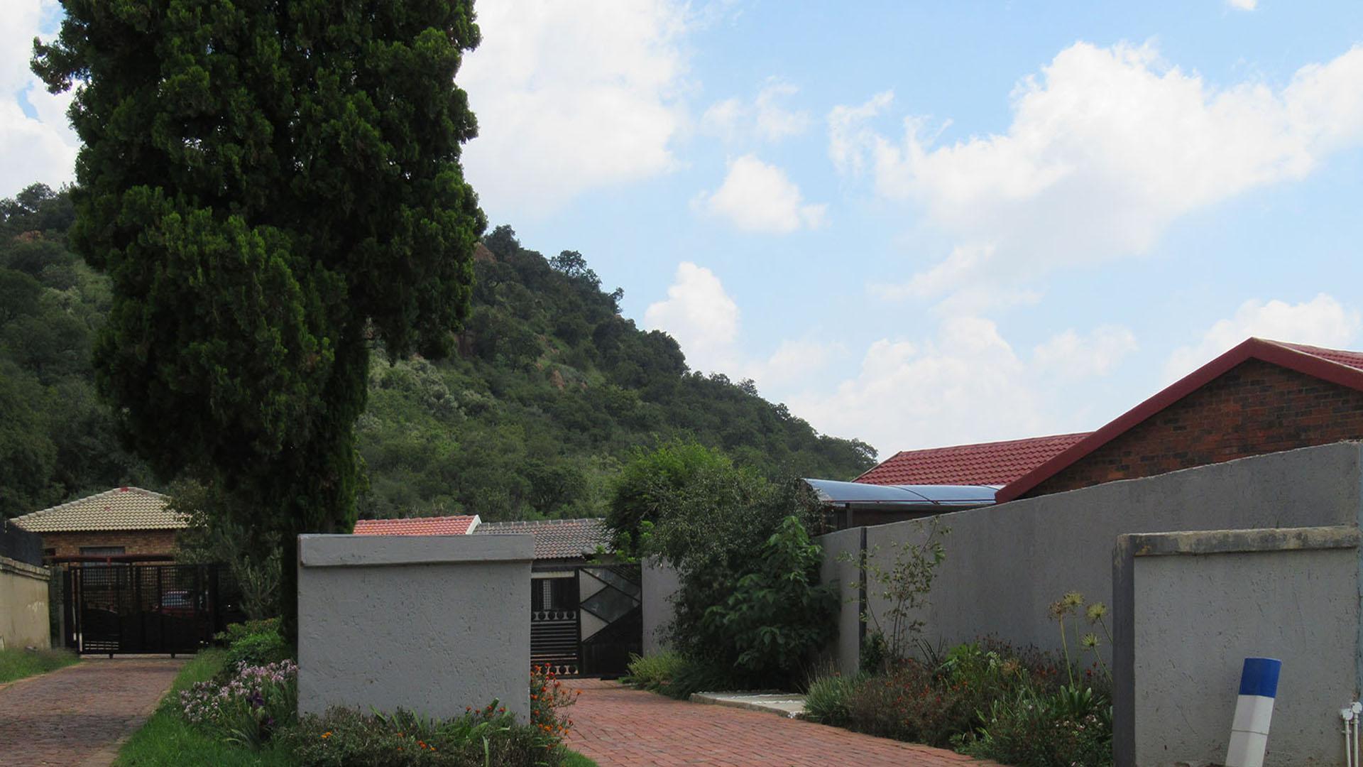 Front View of property in Naturena
