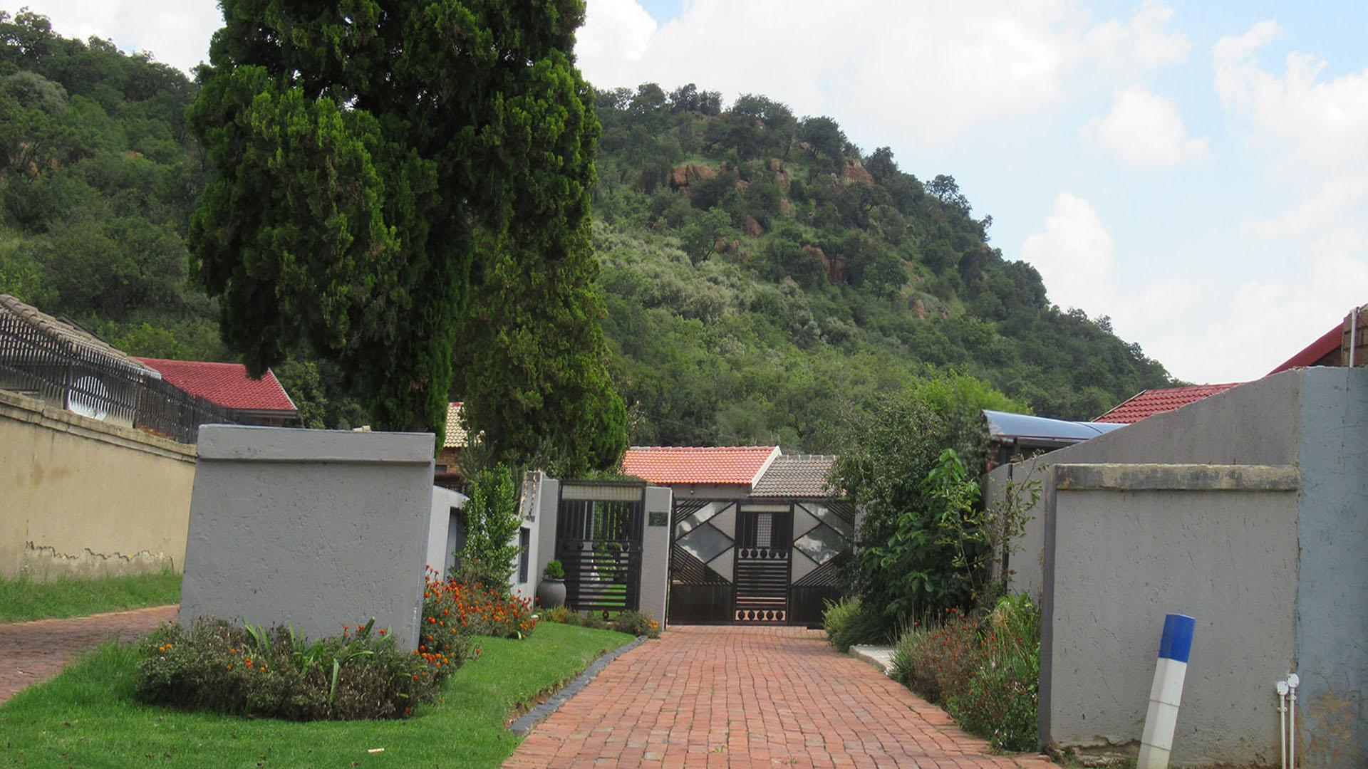 Front View of property in Naturena