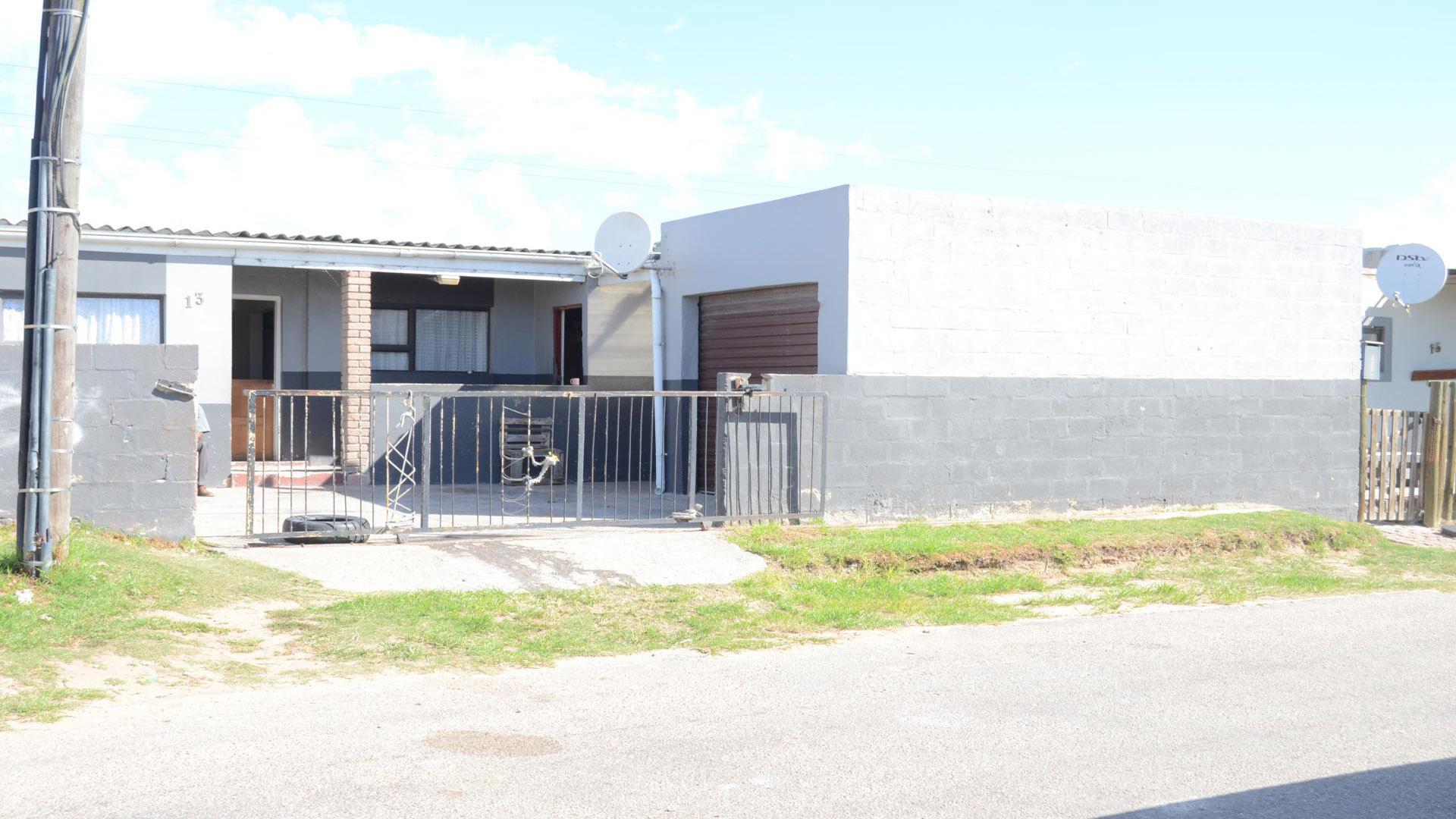 Front View of property in Kwanonqaba