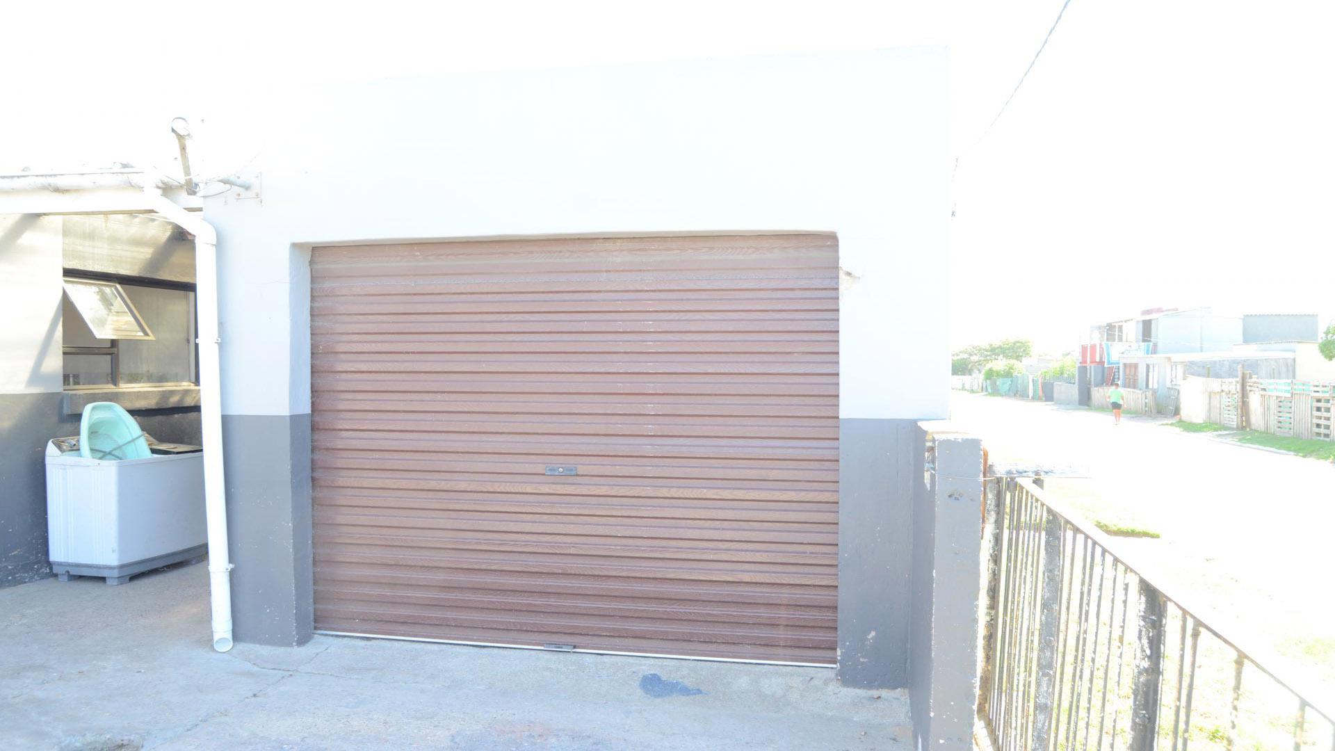 Garage of property in Kwanonqaba