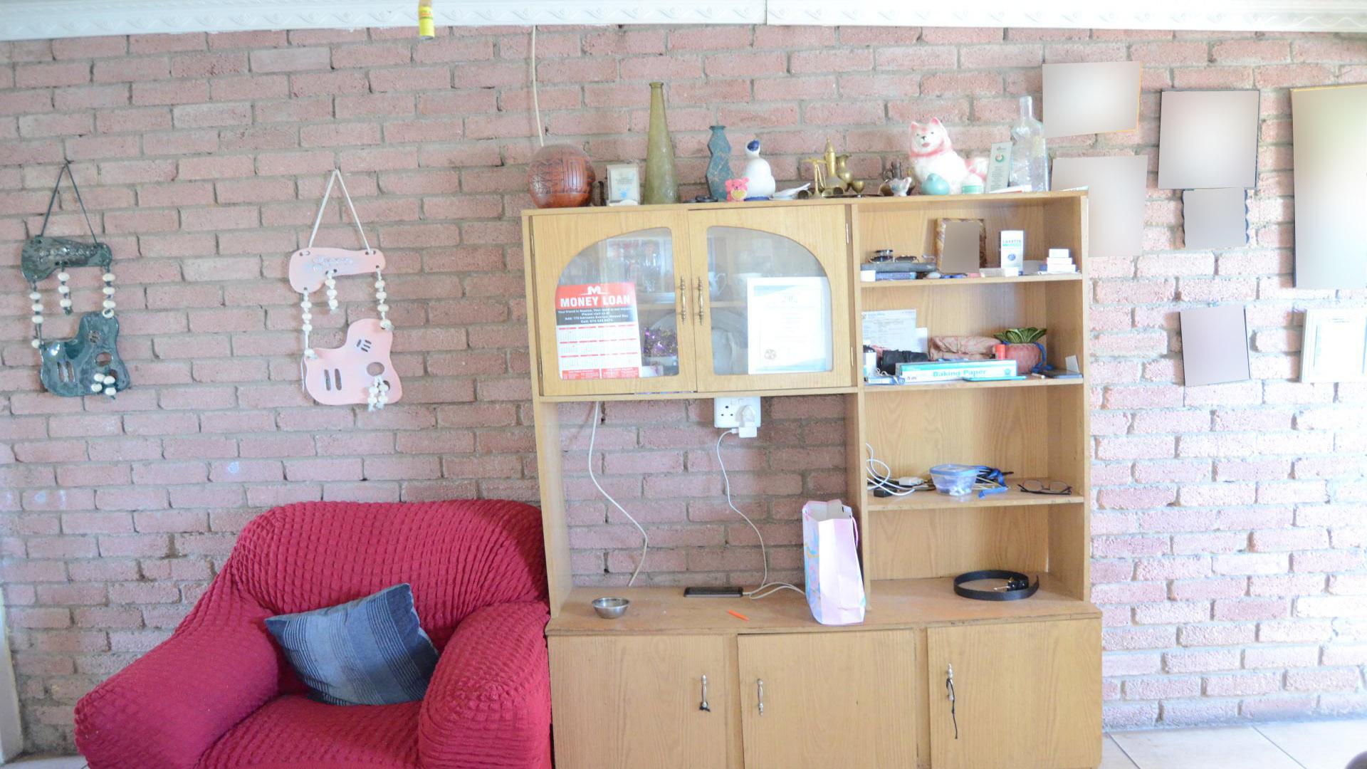 Lounges of property in Kwanonqaba