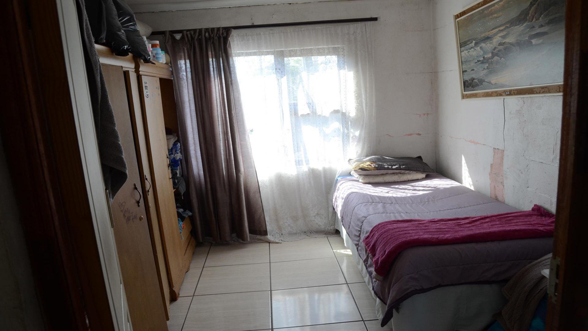 Bed Room 1 of property in Kwanonqaba