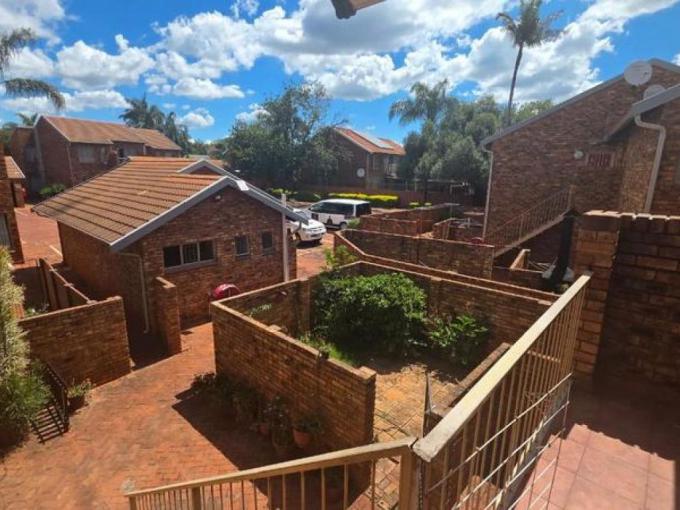 3 Bedroom Simplex for Sale For Sale in Doornpoort - MR703126