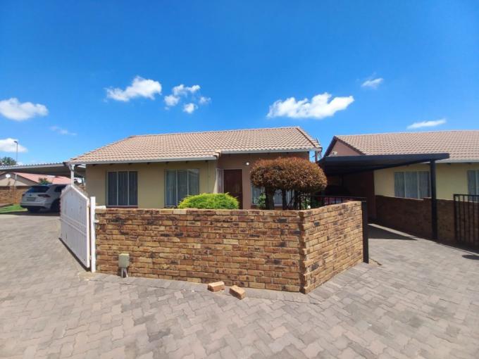 3 Bedroom Simplex for Sale For Sale in Ormonde - MR703133