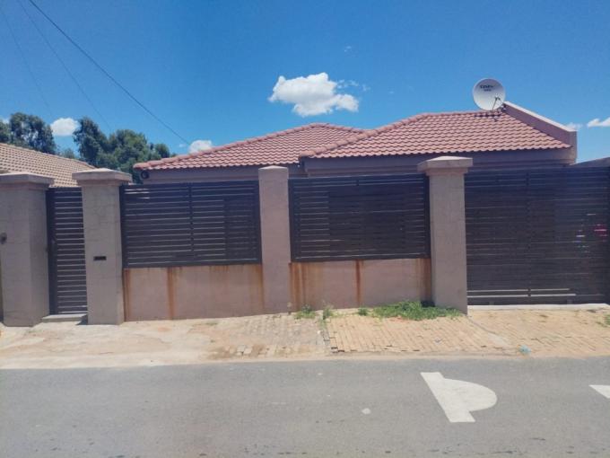 2 Bedroom House for Sale For Sale in Diepkloof - MR703139