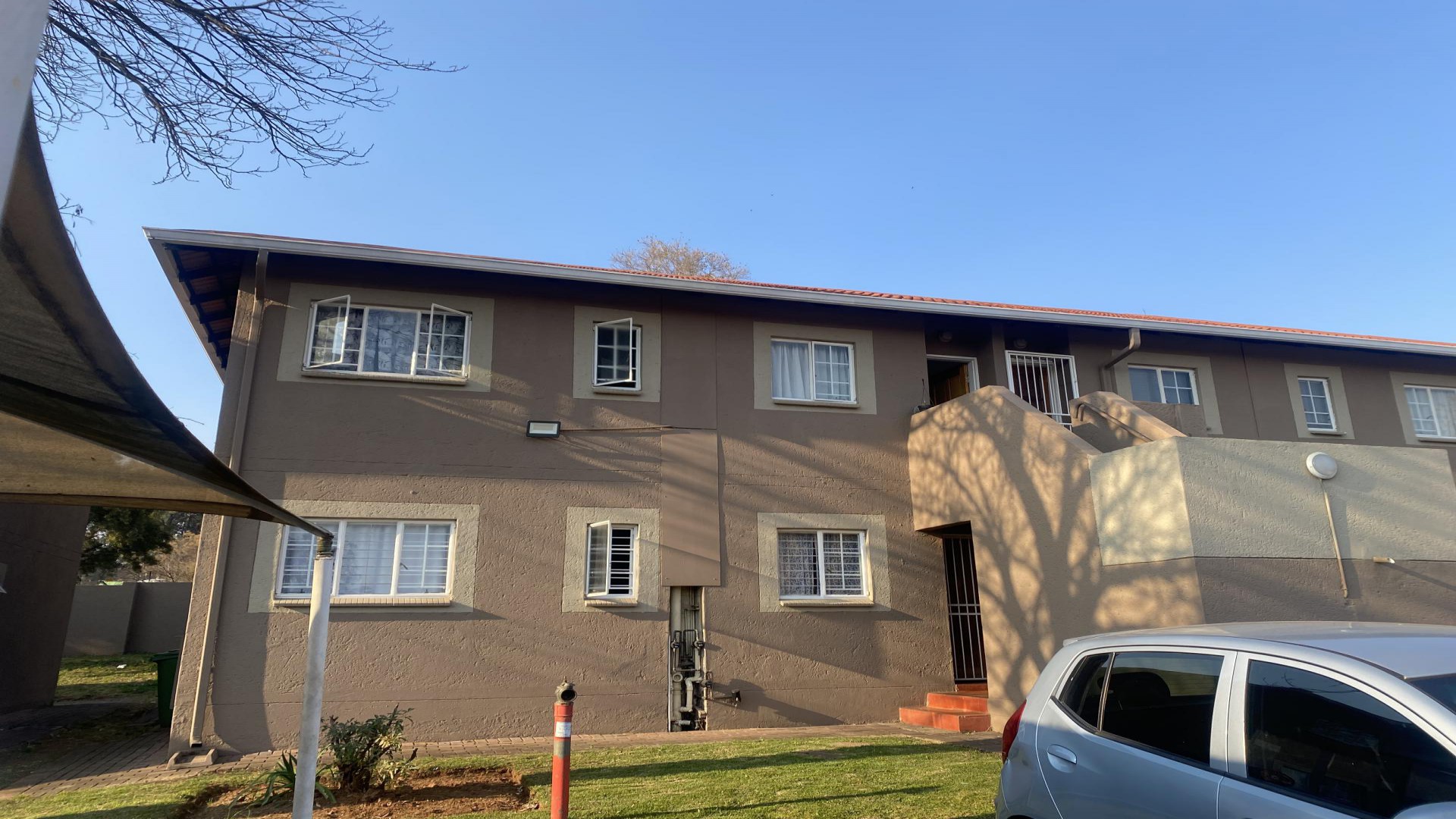 Front View of property in Die Hoewes