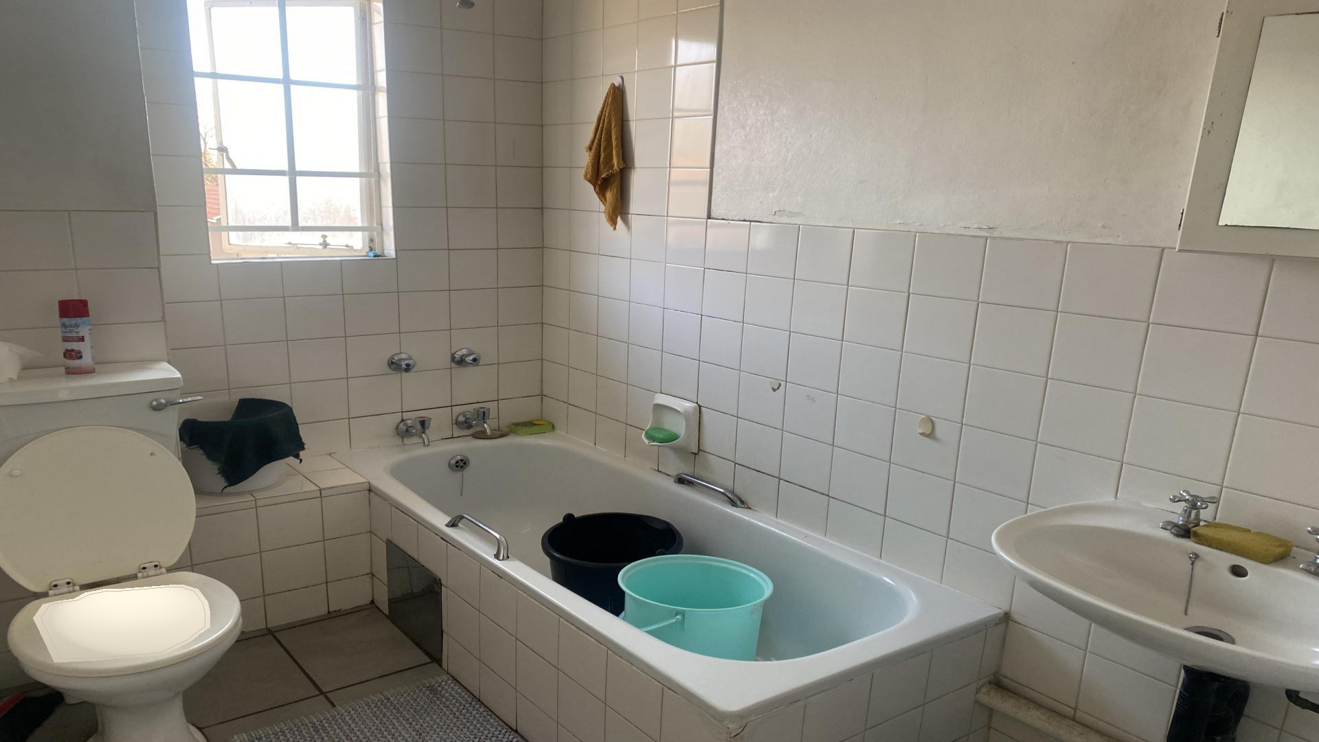 Bathroom 1 of property in Die Hoewes
