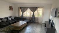 Lounges of property in Die Hoewes