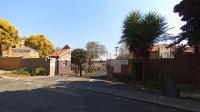 Front View of property in Die Hoewes