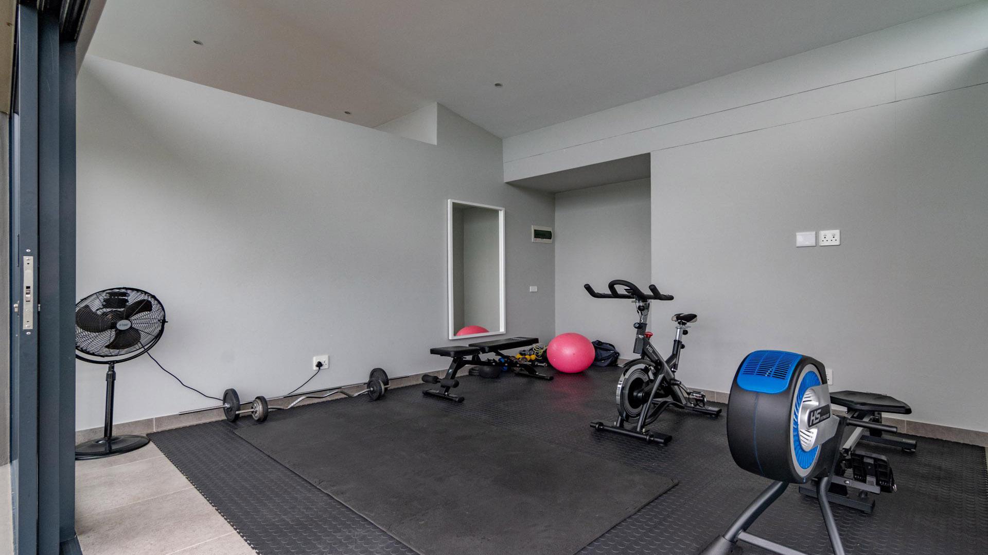 Spaces of property in Palm Lakes Family Estate