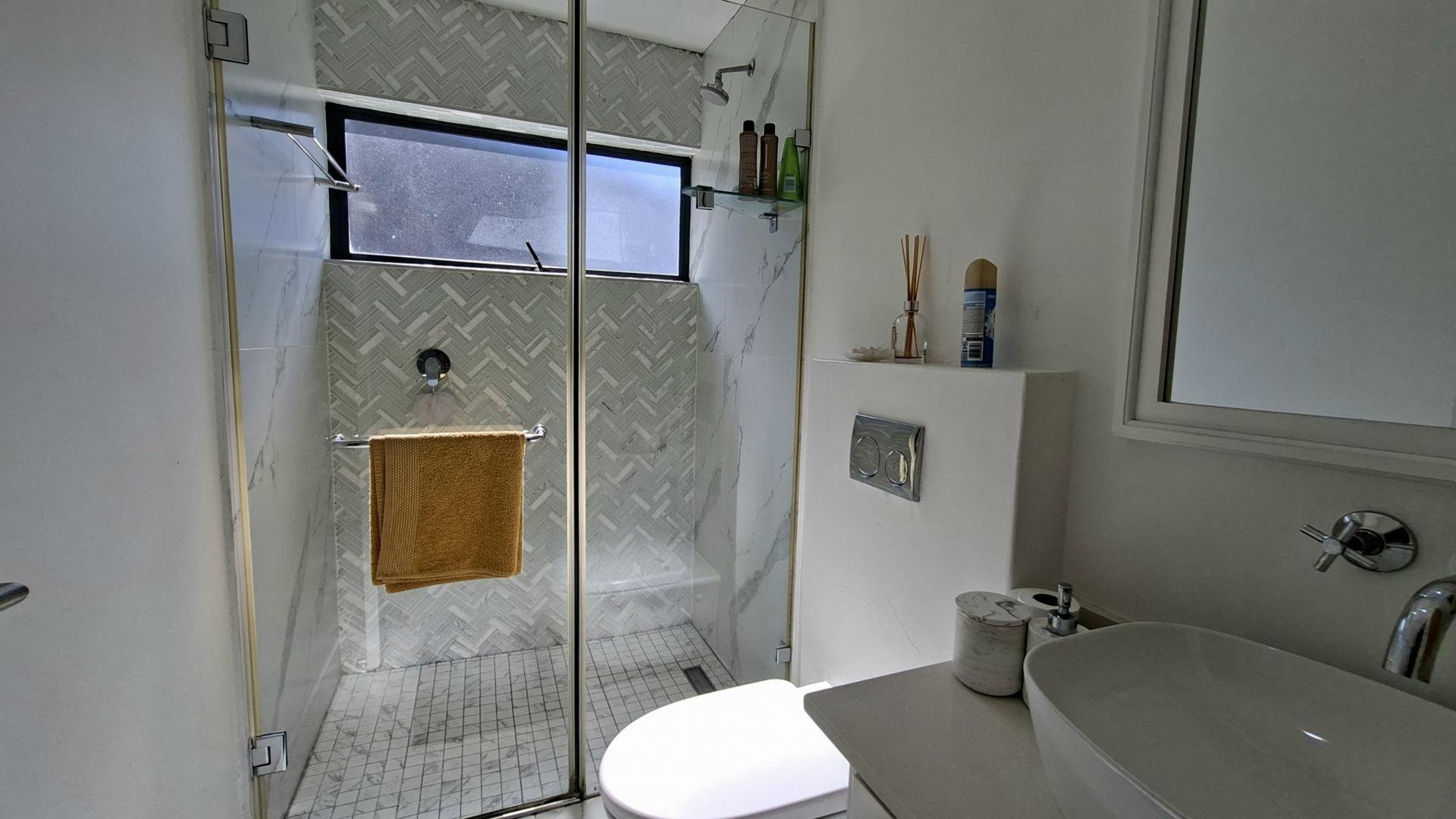 Bathroom 2 of property in Palm Lakes Family Estate