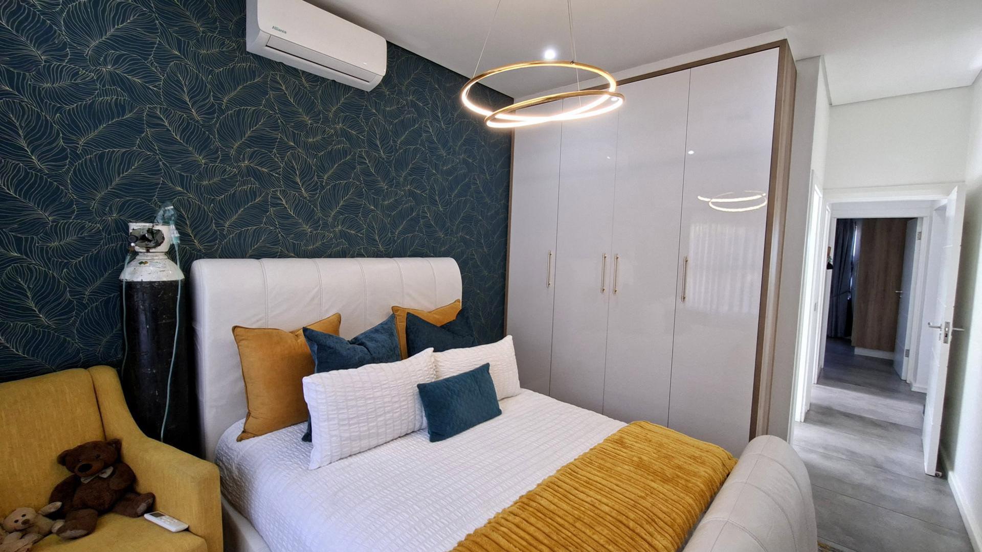 Bed Room 2 of property in Palm Lakes Family Estate