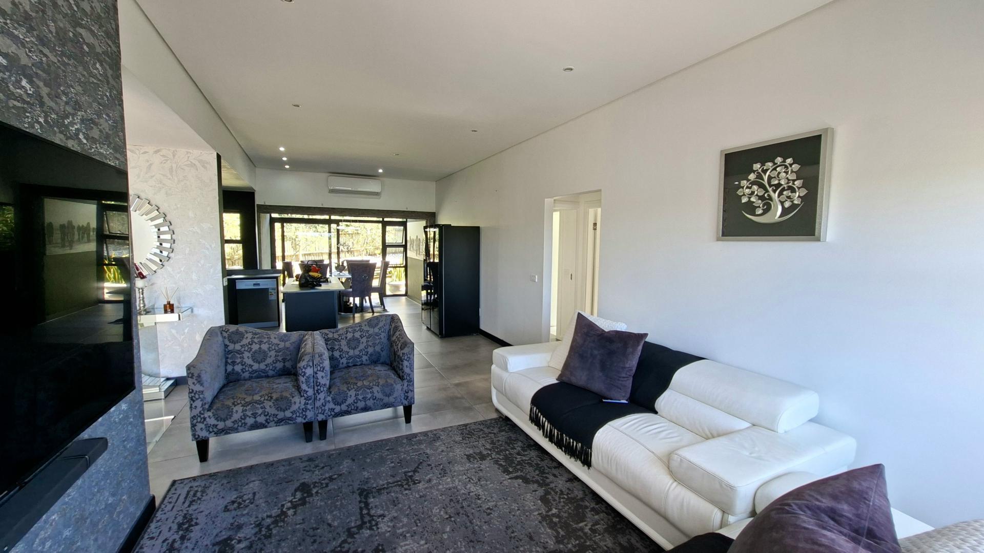 Lounges of property in Palm Lakes Family Estate