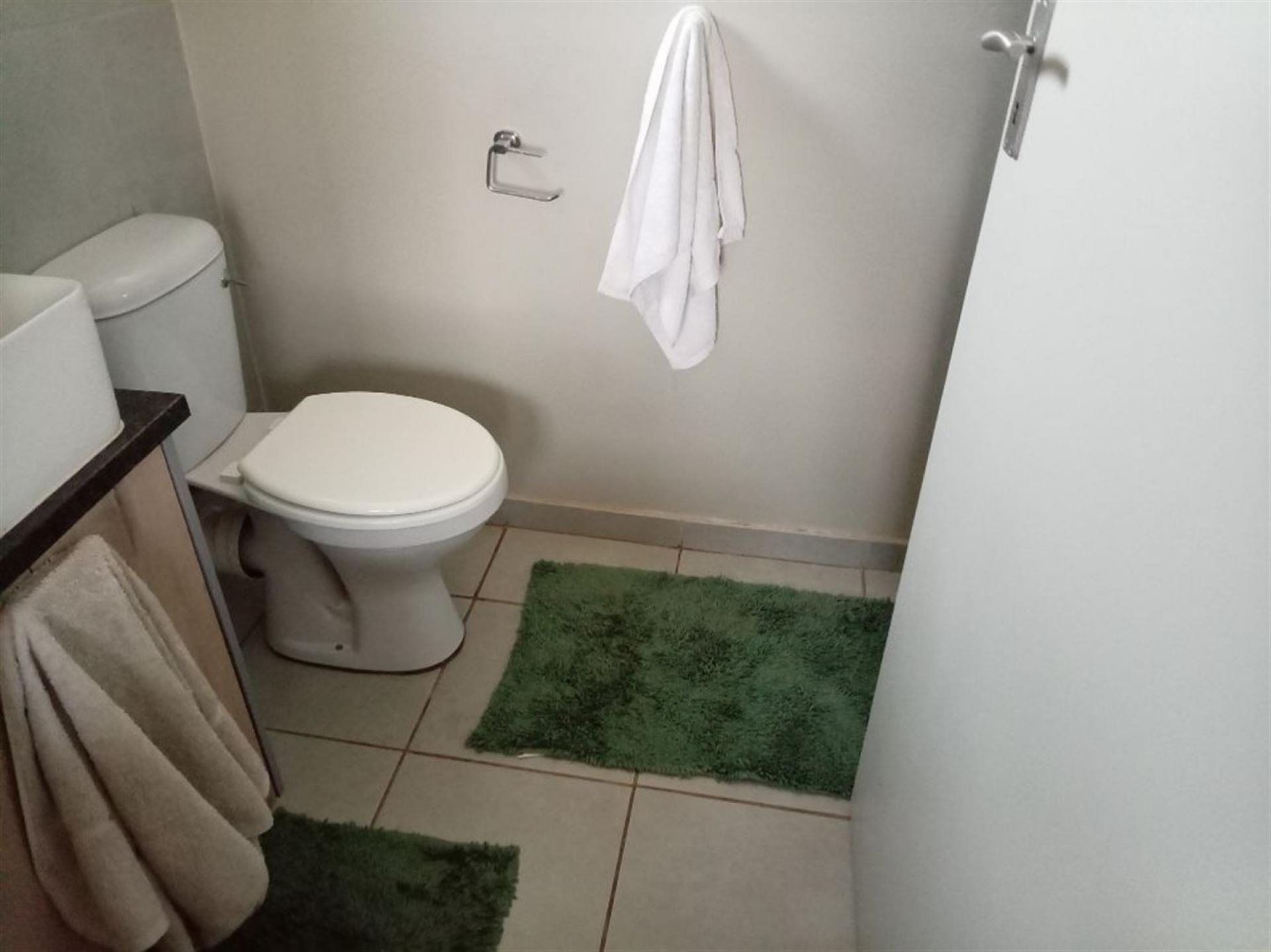 Bathroom 1 of property in Lotus Gardens
