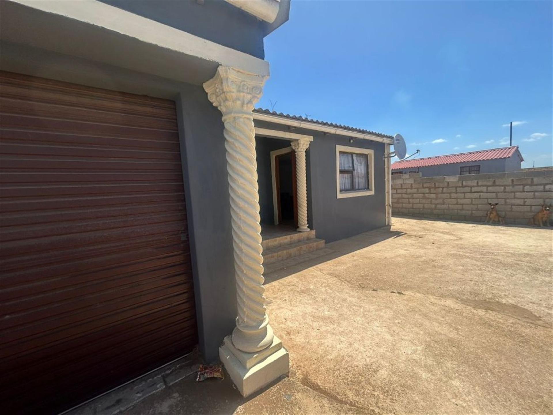 Front View of property in Ibhayi (Zwide)