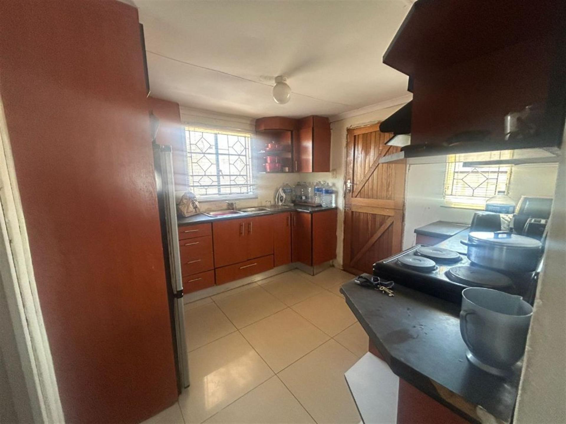 Kitchen of property in Ibhayi (Zwide)