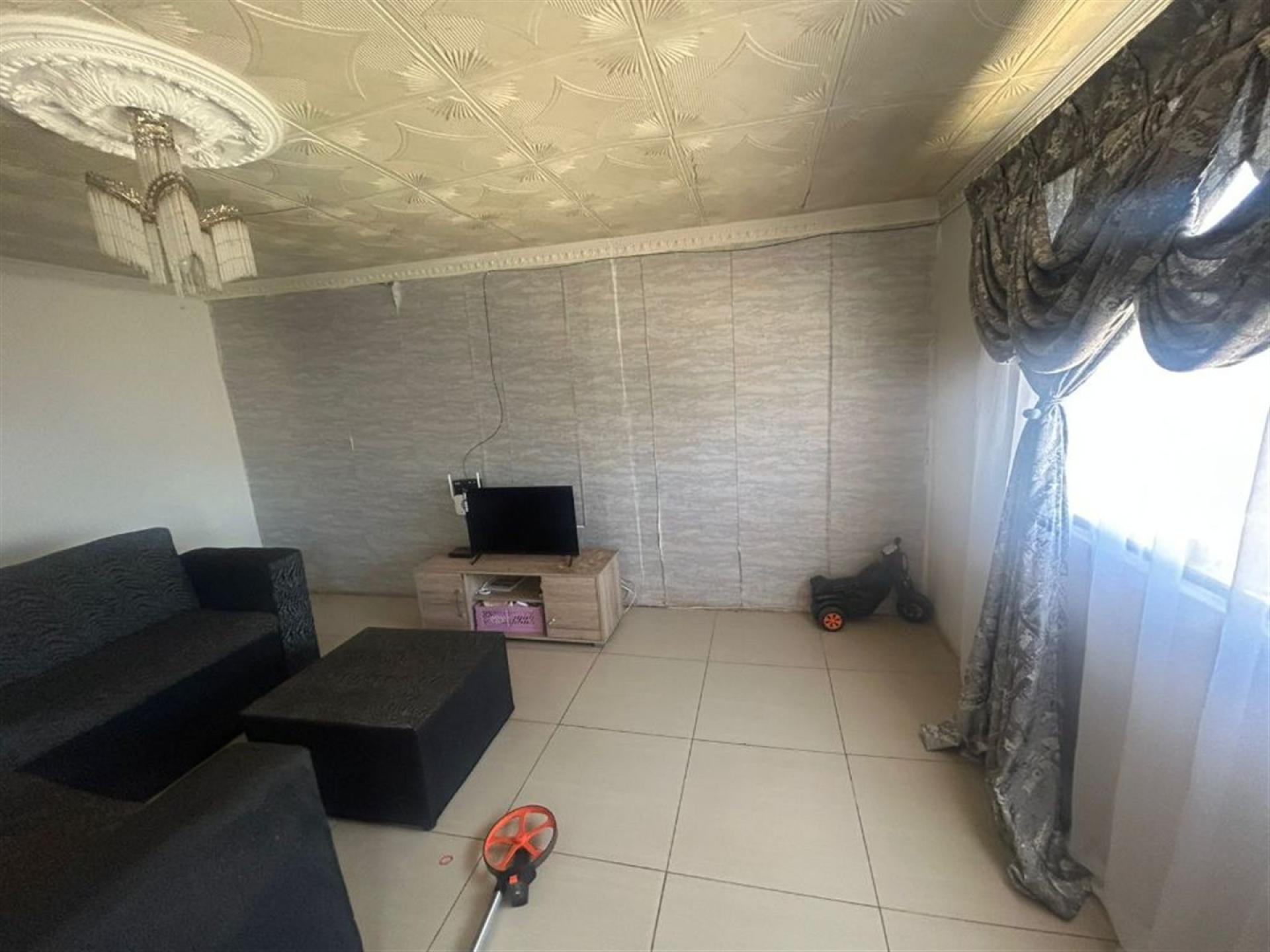 Lounges of property in Ibhayi (Zwide)