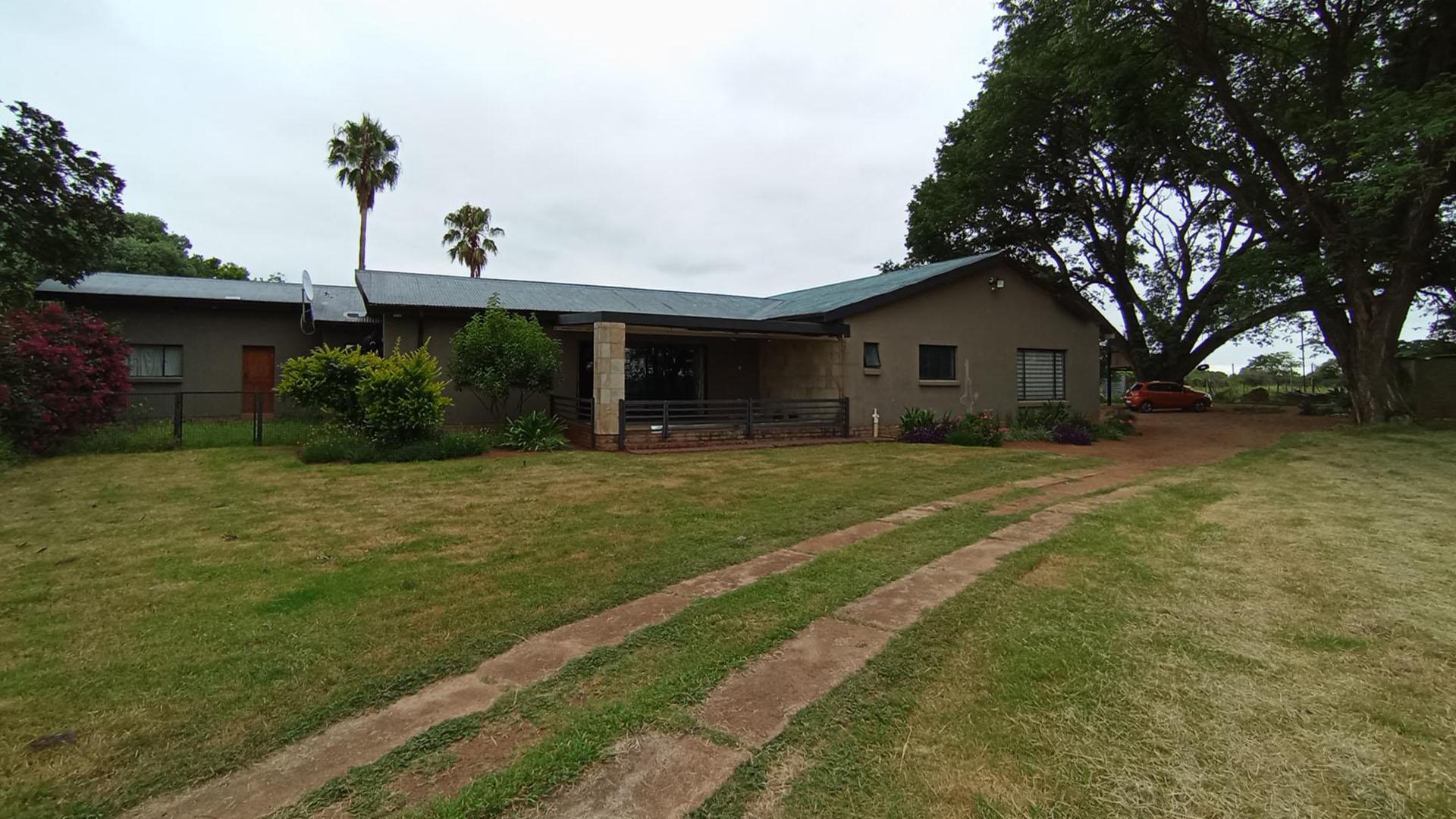 Front View of property in Soshanguve
