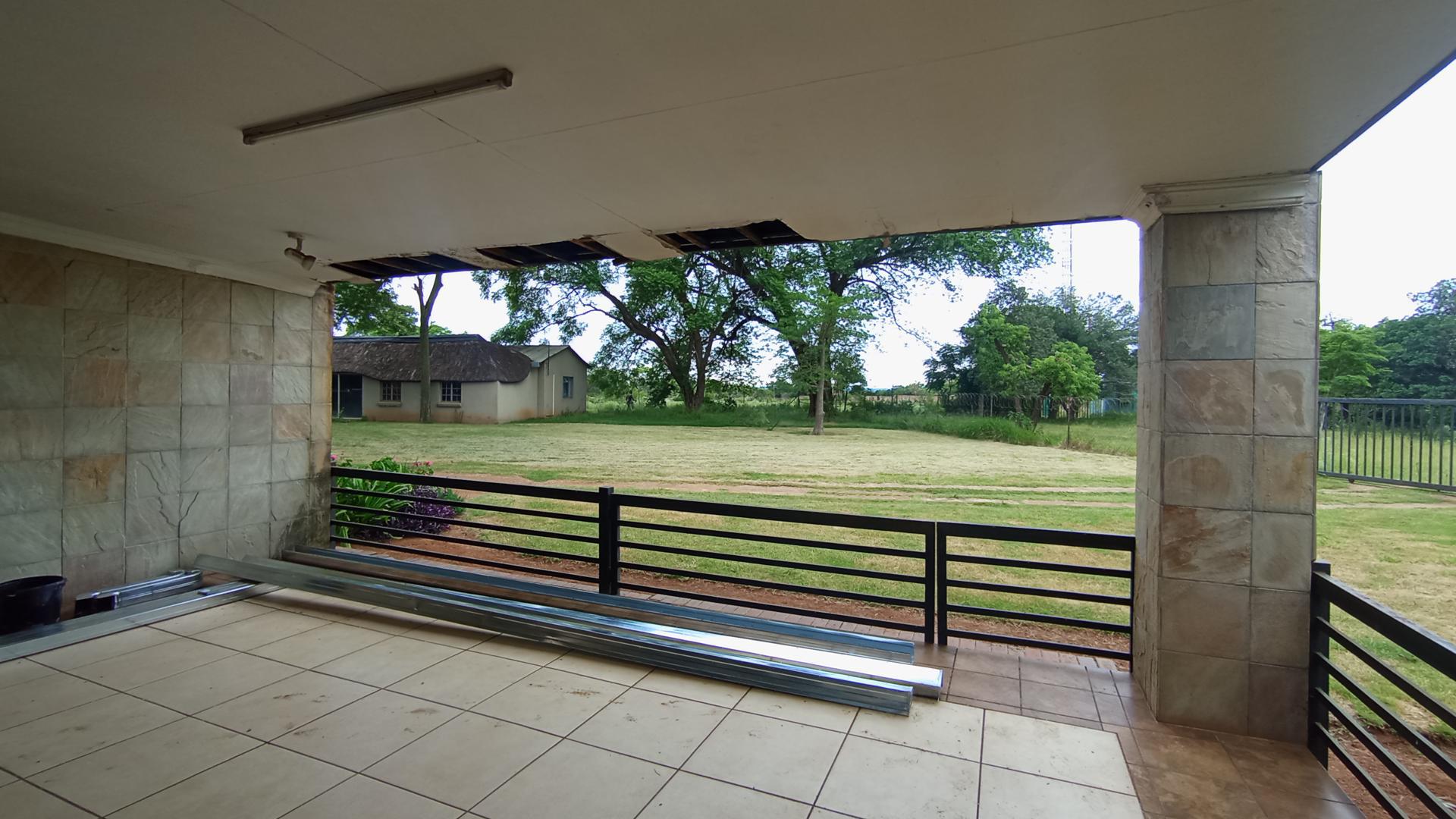 Patio - 28 square meters of property in Soshanguve