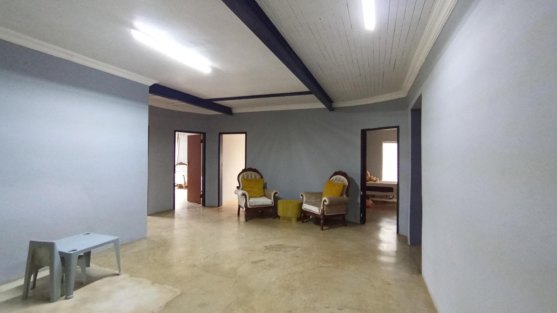 Spaces - 30 square meters of property in Soshanguve