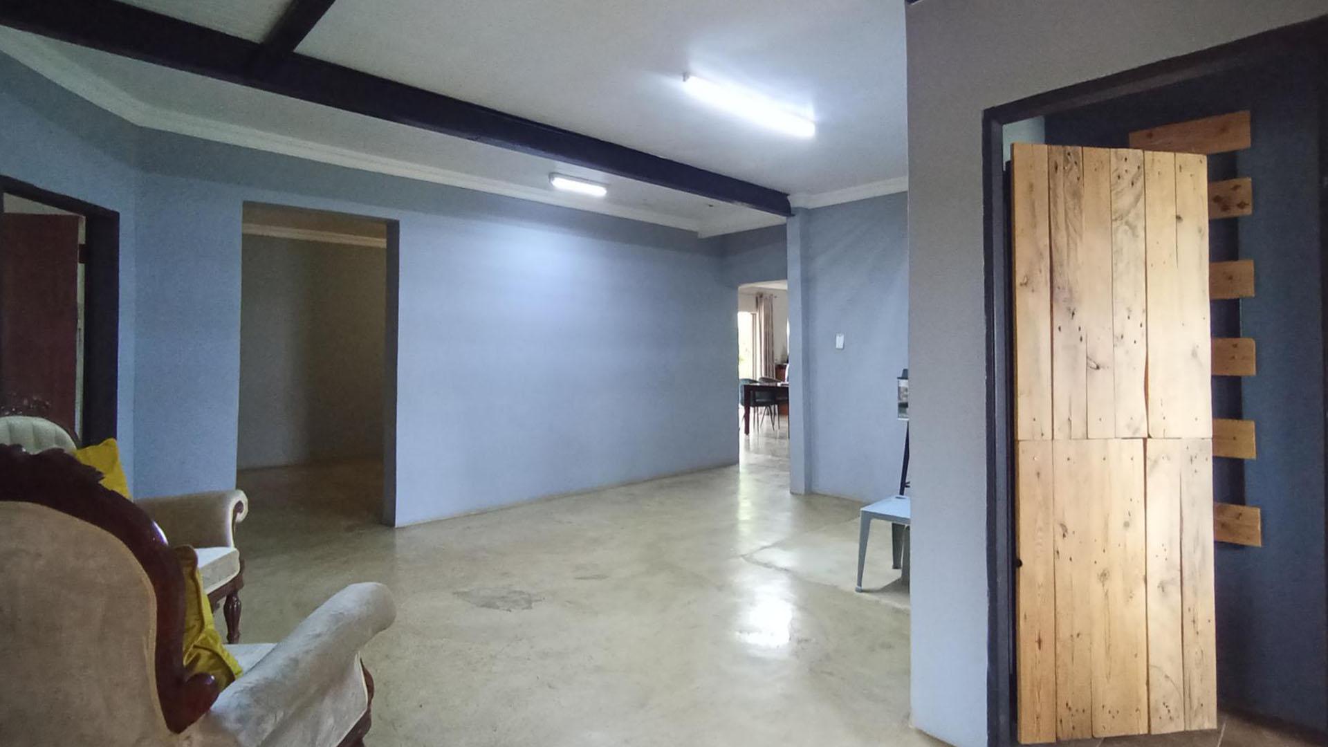 Spaces - 30 square meters of property in Soshanguve