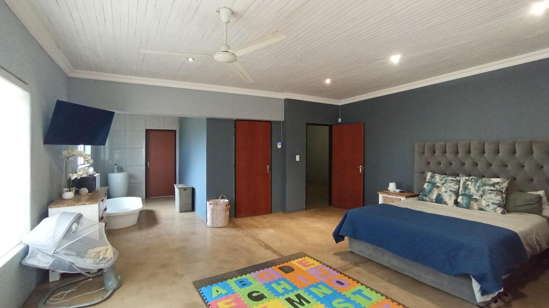 Main Bedroom - 59 square meters of property in Soshanguve
