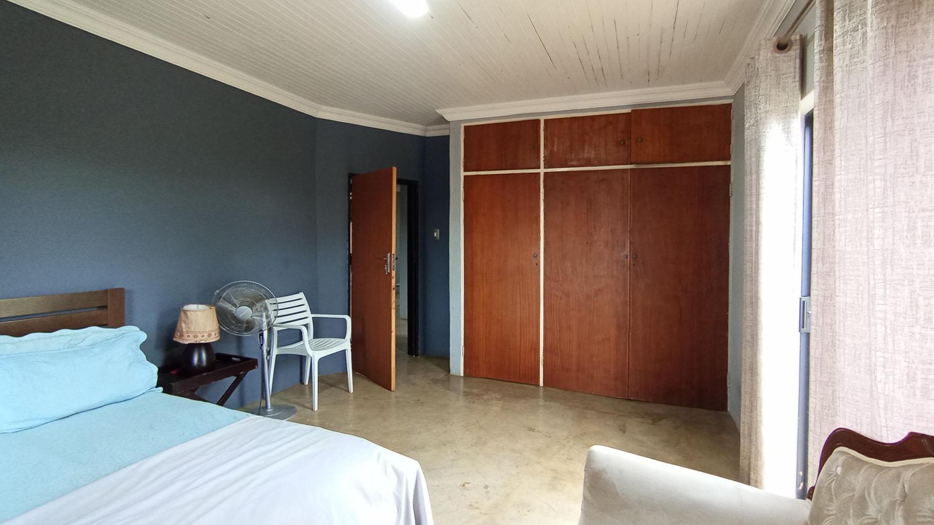 Bed Room 3 - 19 square meters of property in Soshanguve
