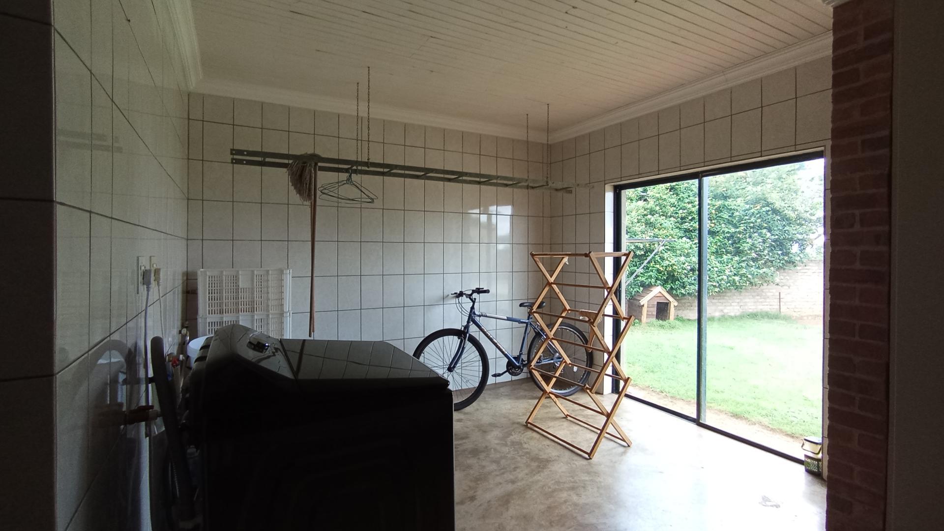 Scullery - 32 square meters of property in Soshanguve