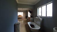 Main Bathroom - 10 square meters of property in Soshanguve