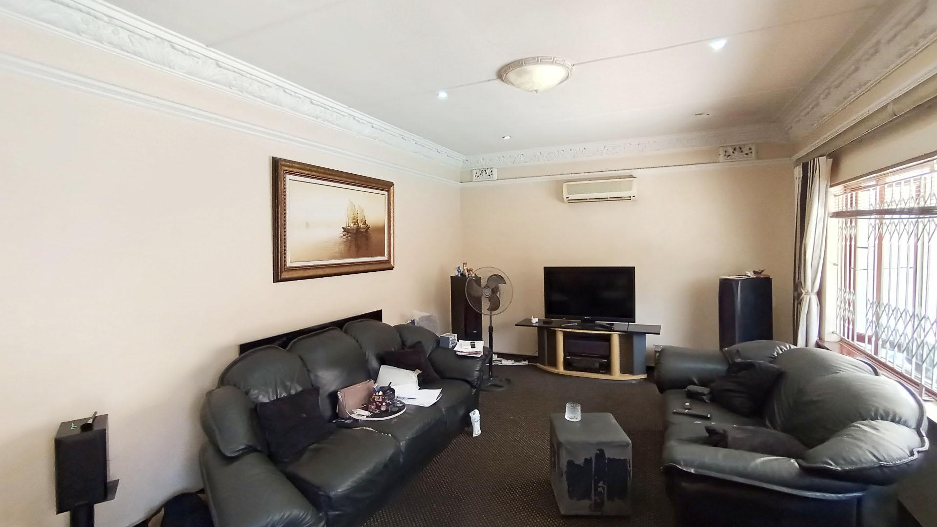 Lounges - 27 square meters of property in Hillary 