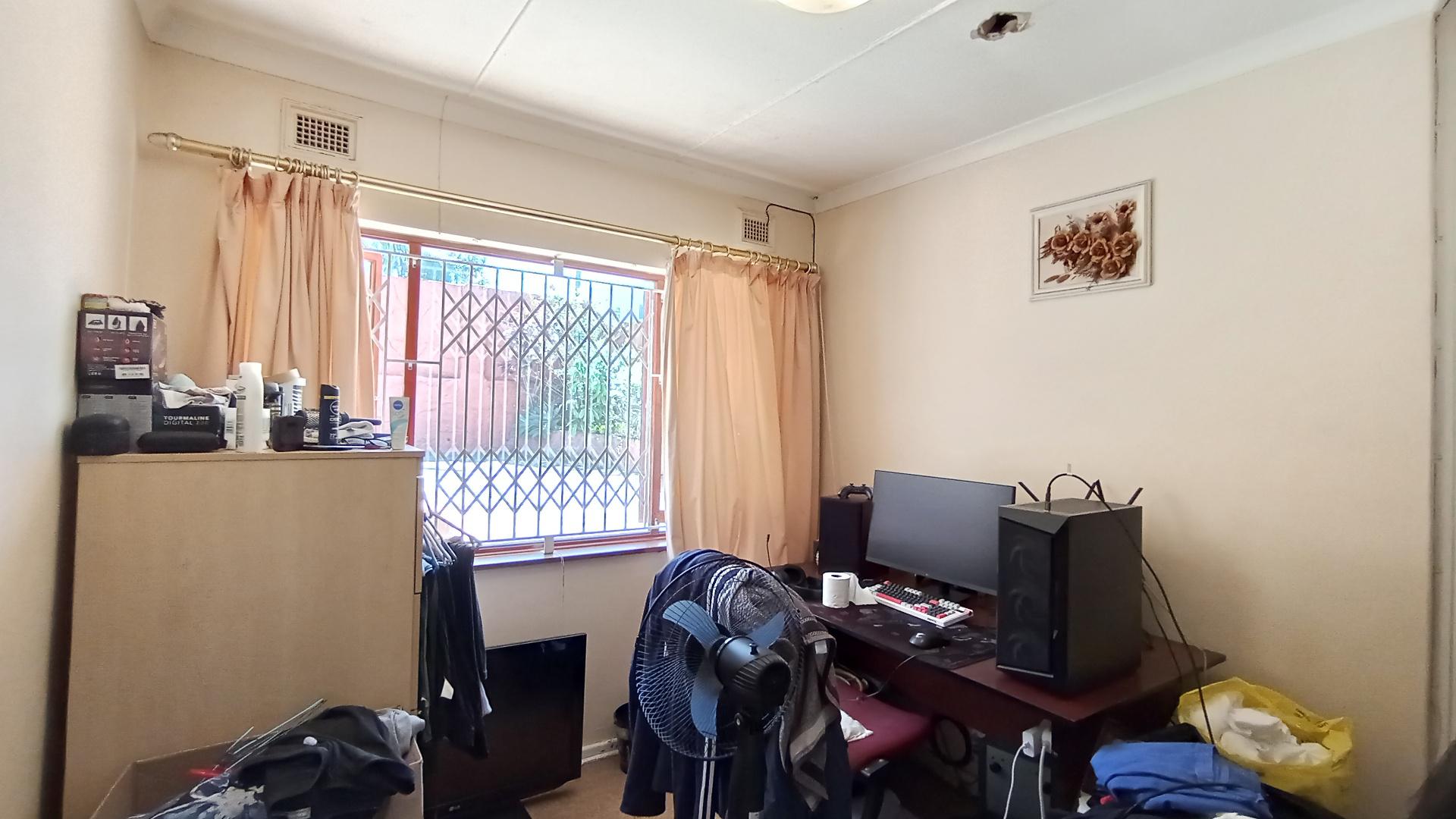 Bed Room 1 - 12 square meters of property in Hillary 