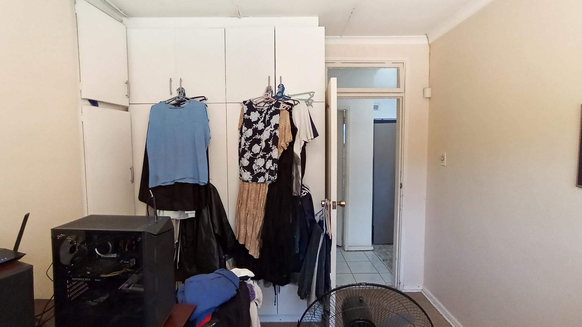 Bed Room 1 - 12 square meters of property in Hillary 