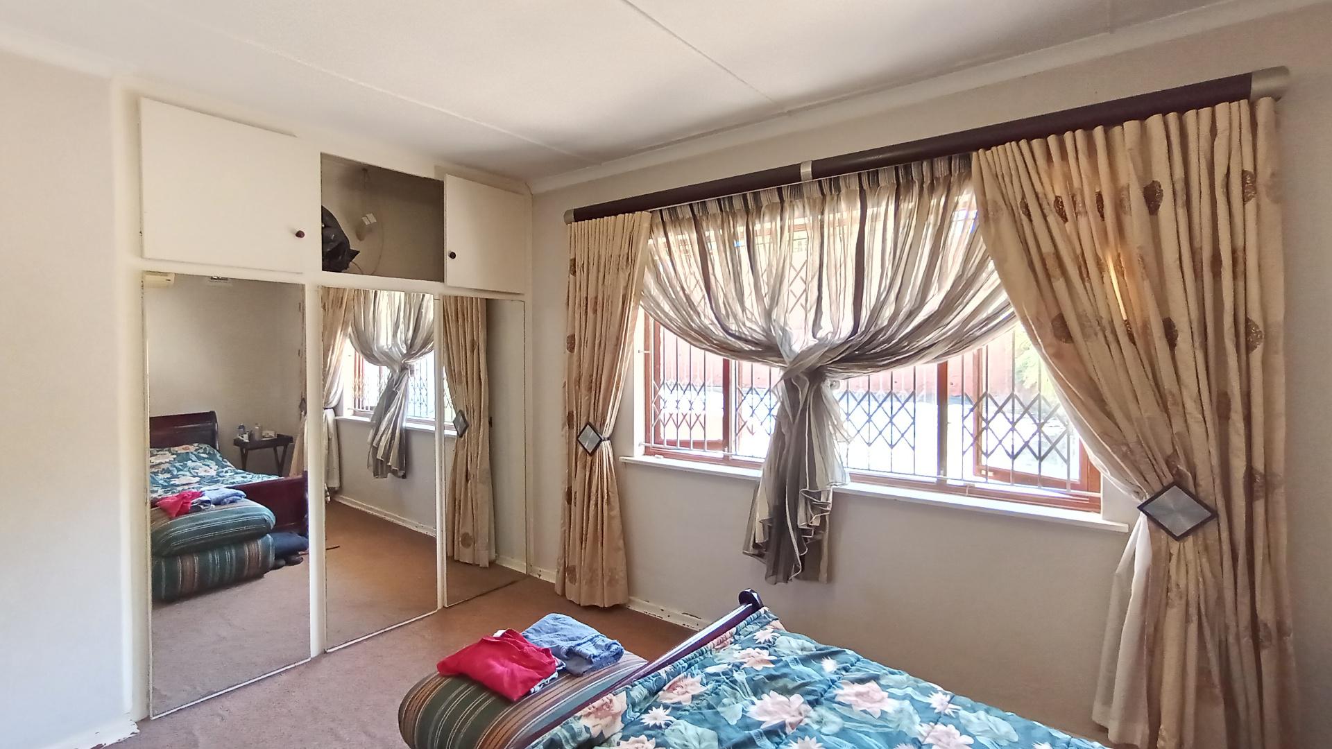 Bed Room 2 - 19 square meters of property in Hillary 