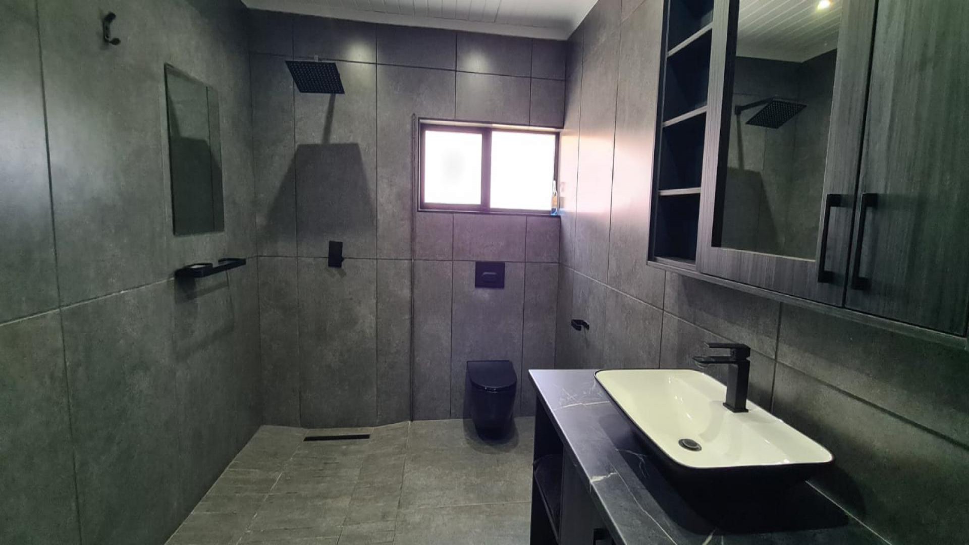 Bathroom 2 of property in Kimberley