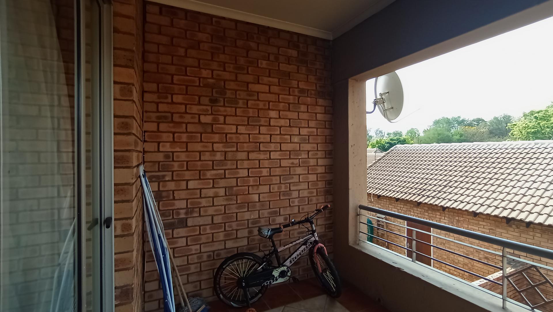 Balcony - 8 square meters of property in Equestria