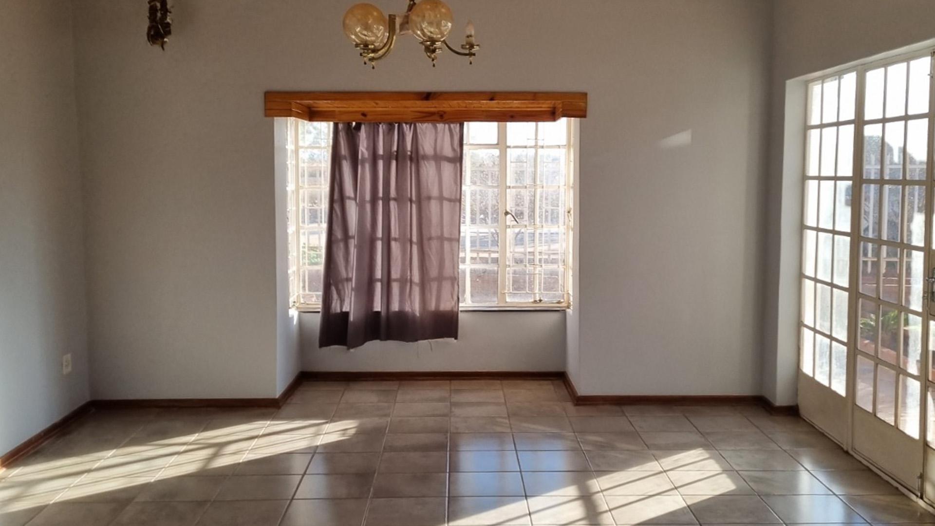 Lounges of property in Postmasburg