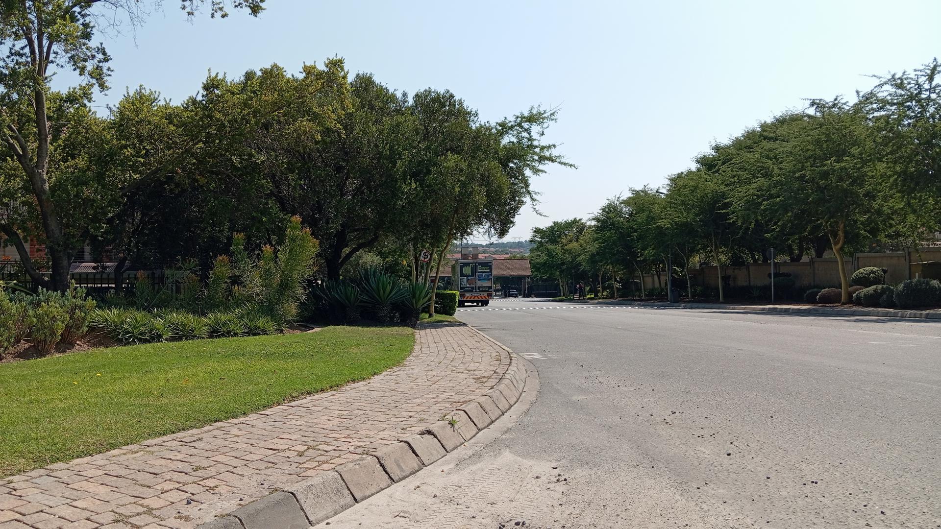 Front View of property in Kosmosdal