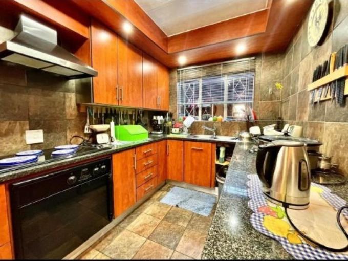 2 Bedroom Simplex for Sale For Sale in South Crest - MR703324